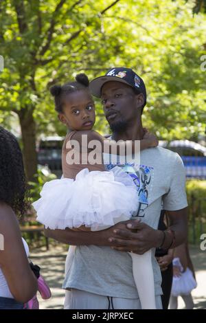 I ballerini della Cynthia King Dance School si esibiscono al festival Black VegFest di Brooklyn, New York. Foto Stock