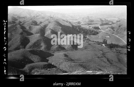 Panorama: La parte mjor del notevole bacino tettonico di Rikiorangi, 06 giugno 1938, di Leslie Adkin. Foto Stock