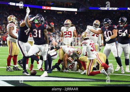 Houston Texans running back Dameon Pierce (31) segna un touchdown nel primo trimestre del gioco NFL tra il San Francisco 49ers e lo Houston Foto Stock