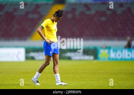 San Jose, Costa Rica. 25th ago, 2022. San Jose, Costa Rica, 25th 2022 agosto: Tarciane (3 Brasile) sembra sconsolato e deluso dopo la loro perdita durante la FIFA U20 Womens World Cup Costa Rica 2022 partita di calcio semifinale tra Brasile e Giappone a Estadio Nacional a San Jose, Costa Rica. (Daniela Porcelli/SPP) Credit: SPP Sport Press Photo. /Alamy Live News Foto Stock