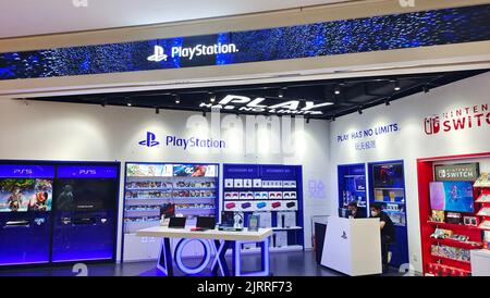 SHANGHAI, CINA - 25 AGOSTO 2022 - Il 25 agosto 2022 A Shanghai, Cina, Si Trova Un negozio di console PlayStation SONY. SONY ha detto che a causa della internatio Foto Stock