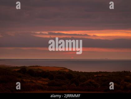 Spettacolare alba sulla costa meridionale dalle Fire Hills all'interno dell'Hastings Country Park East Sussex South East England UK Foto Stock