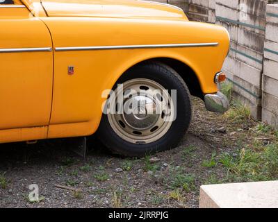 Stekene, Belgio, 25 settembre 2021, vecchia ruota della vettura classica Volvo 122S Foto Stock