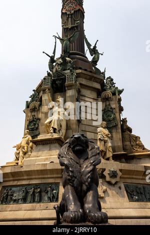 Un'inquadratura a basso angolo del monumento Colon (Colombo) a Barcellona, Spagna Foto Stock