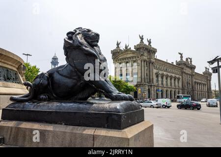 Un bellissimo scatto di una scultura di leone a Barcellona, Spagna Foto Stock