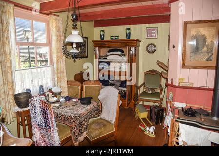 Enkhuizen, Paesi Bassi. Giugno 2022. L'interno di un soggiorno olandese dal 1900s. Foto di alta qualità Foto Stock