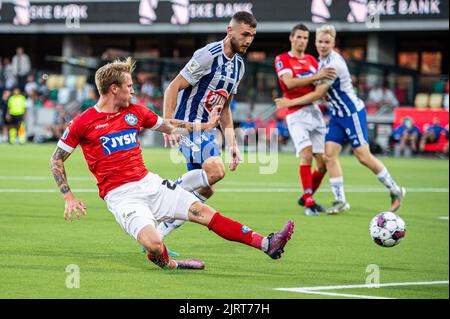 Silkeborg, Danimarca. 25th ago, 2022. Tonni Adamsen (23) di Silkeborg SE visto durante la partita di qualificazione della UEFA Europa League tra Silkeborg IF e HJK Helsinki al JYSK Park di Silkeborg. (Photo Credit: Gonzales Photo/Alamy Live News Foto Stock