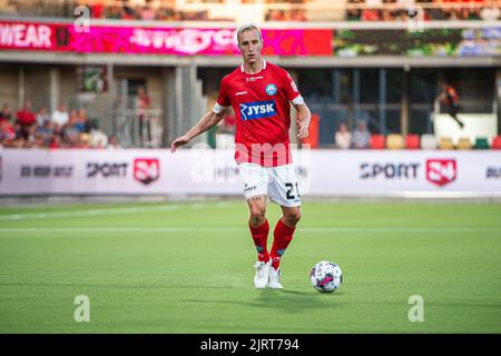 Silkeborg, Danimarca. 25th ago, 2022. Tobias Salquist (20) di Silkeborg SE visto durante la partita di qualificazione della UEFA Europa League tra Silkeborg IF e HJK Helsinki al JYSK Park di Silkeborg. (Photo Credit: Gonzales Photo/Alamy Live News Foto Stock