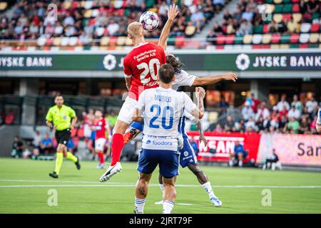 Silkeborg, Danimarca. 25th ago, 2022. Tobias Salquist (20) di Silkeborg SE visto durante la partita di qualificazione della UEFA Europa League tra Silkeborg IF e HJK Helsinki al JYSK Park di Silkeborg. (Photo Credit: Gonzales Photo/Alamy Live News Foto Stock