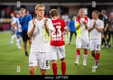 Silkeborg, Danimarca. 25th ago, 2022. Pelle Mattsson (6) di Silkeborg SE visto dopo la partita di qualificazione della UEFA Europa League tra Silkeborg IF e HJK Helsinki al JYSK Park di Silkeborg. (Photo Credit: Gonzales Photo/Alamy Live News Foto Stock