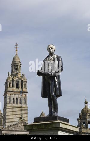 Statua di Robert Peel coperta da escrementi di uccelli George Square Glasgow Clydeside Scozia Foto Stock