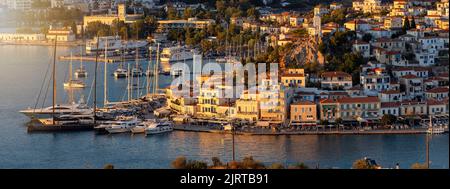 La bella città di Poros isola, Golfo Saronico, Grecia Foto Stock