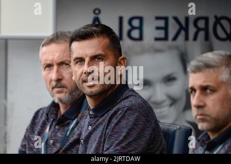 Stavanger 20220825.FCSB allenatore Nicolae Dicâ prima della partita tra Viking e FCSB dalla Romania nel playoff per la Conference League nel calcio. Foto: Carina Johansen / NTB Foto Stock