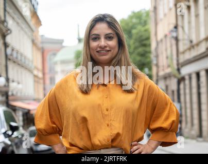 Nooshi Dadgostar, leader del partito di sinistra (svedese: Vänsterpartiet), fotografato a Stoccolma, Svezia, 23 agosto 2022. Le elezioni generali si terranno in Svezia il 11 settembre 2022. Foto: Fredrik Sandberg / TT / codice 10080 Foto Stock