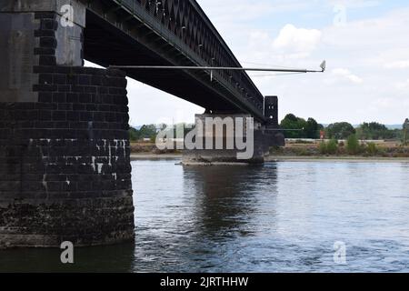 Ponte ferroviario Kronprinz Wilhelm Brücke nei pressi di Urmitz Foto Stock