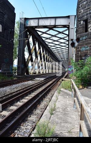 Ponte ferroviario Kronprinz Wilhelm Brücke nei pressi di Urmitz Foto Stock