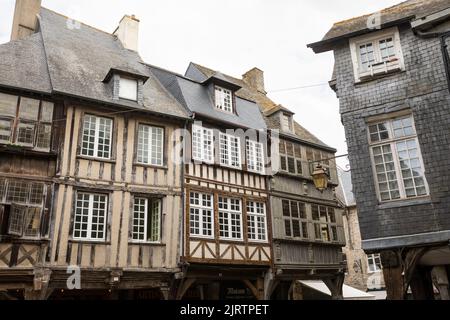 Case medievali a graticcio a Dinan, Bretagna, Francia Foto Stock