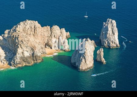 Veduta aerea della fine della Terra e dell'arco El Arco, Cabo San Lucas, Baja Califonia, Messico Foto Stock