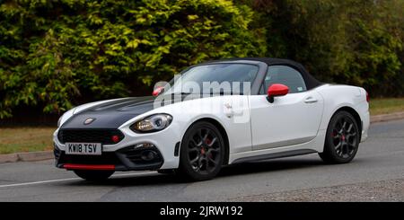 2018 Abarth 124 Spider bianco 1368cc benzina Roadster convertibile Foto Stock