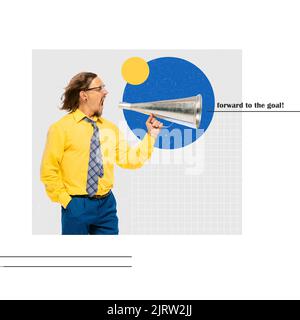 Collage d'arte contemporanea. Man, Office manager che urla un discorso motivazionale nel megafono. Responsabile del team Foto Stock
