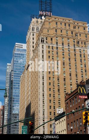 Il punto di riferimento del Row Hotel era originariamente il Milford Plaza, New York City, USA 2022 Foto Stock