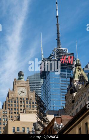 Guardando su Paramount Building, 1501 Broadway, New York City, USA, 2022 Foto Stock