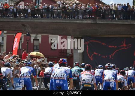 Camargo, Spagna. 26th ago, 2022. Immagine ripresa durante la fase 7 dell'edizione 2022 della 'Vuelta a Espana', Tour di Spagna, gara ciclistica, da Camargo a Cistierna (190 km), Spagna, venerdì 26 agosto 2022. FOTO DI BELGA DAVID STOCKMAN Credit: Agenzia Notizie di Belga/Alamy Live News Foto Stock