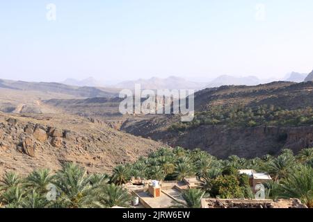 Vista panoramica da una vecchia casa di Misfah a Misfat al Abriyeen Foto Stock