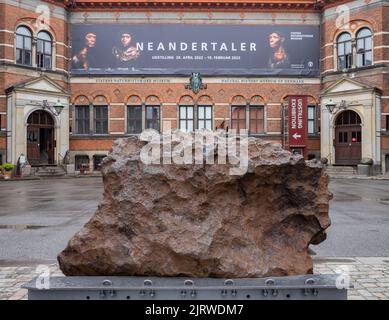 Il meteorite di ferro Agpalilik nel piazzale del Museo geologico dell'Università di Copenaghen in Danimarca Foto Stock