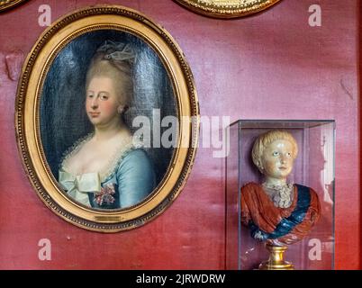 Ritratto della regina Caroline Mathilde di Danimarca e Norvegia accanto a un busto di cera di suo figlio Frederik VI in Rosenborg slot Copenhagen Danimarca Foto Stock