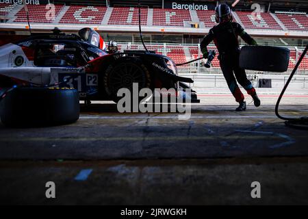 Barcellona, Spagna. 26th ago, 2022. 31 BECHE Mathias (swi), CIMADOMO Philippe (fra), VAN DER HELM Tijmen (nld), TDS Racing x Vaillante, Oreca 07 - Gibson, garage, box, durante la 4 ore di Barcellona 2022, 4th° round della 2022 European le Mans Series sul circuito di Barcellona-Catalunya dal 26 al 28 agosto, a Barcellona, Spagna - Foto Xavi Bonilla / DPPI Credit: DPPI Media/Alamy Live News Foto Stock