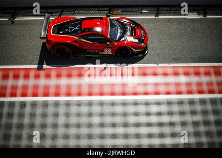 Barcellona, Spagna. 26th ago, 2022. 32 EHRET Pierre (ger), VARRONE Nicolas (arg), ALESI Diego (ita), Rinaldi Racing, Ferrari 488 GTE, Azione durante la 4 ore di Barcellona 2022, 4th° round della 2022 European le Mans Series sul circuito di Barcellona-Catalunya dal 26 al 28 agosto, a Barcellona, Spagna - Foto: Xavi Bonilla/DPPI/LiveMedia Credit: Independent Photo Agency/Alamy Live News Foto Stock