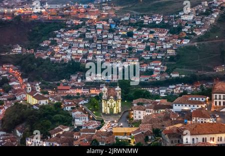 Ouro Preto, Minas Gerais, Brasile il 16 ottobre 2004. Vista parziale della città con edifici storici. Foto Stock