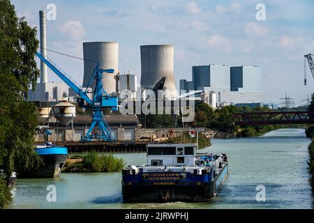 Canale Datteln-Hamm, porto vicino Hamm-Uentrop, dietro la centrale RWE Westfalen, centrale a carbone, NRW, Germania Foto Stock