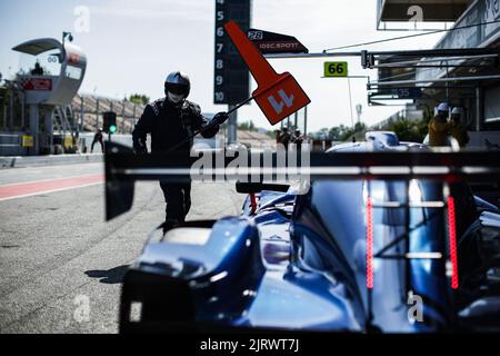 Barcellona, Spagna. 26th ago, 2022. 11 KOEBOLT Max (nl), ROUSSET Louis (fra), DE SADELEER Jerome (che), Eurointernational, Ligier JS P320 - Nissan, pitlane, durante la 4 ore di Barcellona 2022, 4th° round della 2022 European le Mans Series sul circuito di Barcellona-Catalunya dal 26 al 28 agosto, a Barcellona, Spagna - Foto: Xavi Bonilla/DPPI/LiveMedia Credit: Agenzia indipendente per le foto/Alamy Live News Foto Stock