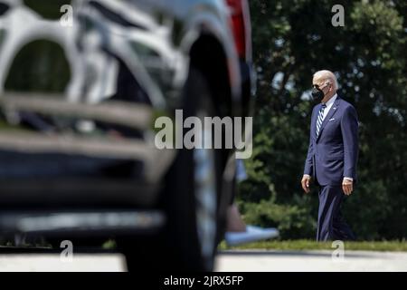 Beltsville, Stati Uniti. 26th ago, 2022. Il presidente DEGLI STATI UNITI Joe Biden arriva al Servizio Segreto degli Stati Uniti James J. Rowley Training Center a Beltsville, MD, venerdì 26 agosto 2022. Il tasso di approvazione di Biden è salito al 44% nell'ultimo sondaggio Gallup, il più alto in un anno e un nuovo segno che lui e il suo partito stanno guadagnando terreno politico in vista delle elezioni di metà mandato di novembre. Photographer: Ting Shen/Pool/Sipa USA Credit: Sipa USA/Alamy Live News Foto Stock