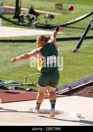 Ischke Senekal del Sud Africa gareggiando nel tiro delle donne ha messo le maniche ai Campionati mondiali di atletica, Hayward Field, Eugene, Oregon USA sul Foto Stock