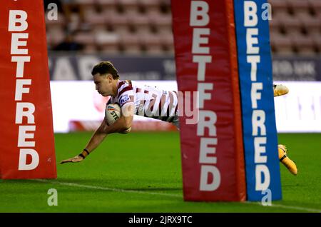 Il Wigan Warriors' Jai Field si è provato durante la partita della Betfred Super League presso il DW Stadium di Wigan. Data immagine: Venerdì 26 agosto 2022. Foto Stock