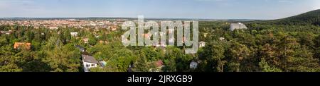 Panorama della città di Sopron che guarda ad est dalla torre panoramica di Sorhazdomb, Sopron, Ungheria Foto Stock