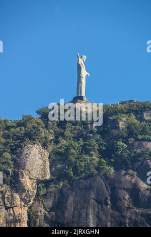 Statua del Cristo Redentore a Rio de Janeiro, Brasile - 5 settembre 2019: Statua del Cristo Redentore vista da un'angolazione diversa. Foto Stock