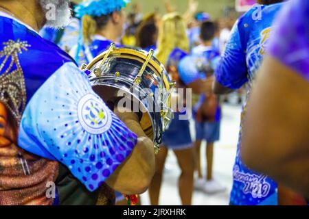 Componenti della Scuola di Vila Isabel, Marques de Sapucai, Rio de Janeiro, Brasile - 10 febbraio 2019: Membro della scuola di samba Vila Isabel durante Foto Stock