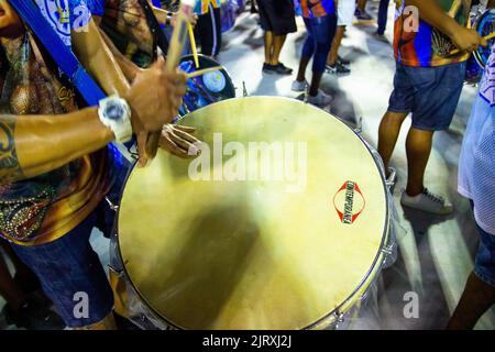 Componenti della Scuola di Vila Isabel, Marques de Sapucai, Rio de Janeiro, Brasile - 10 febbraio 2019: Membro della scuola di samba Vila Isabel durante Foto Stock