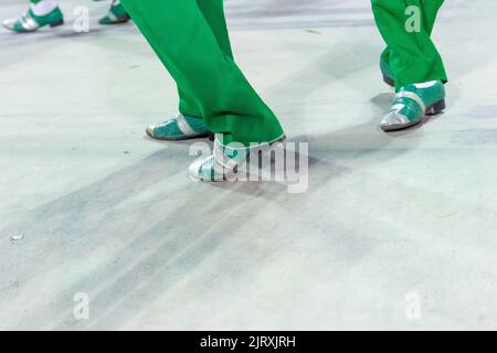 Ballerino della scuola di samba Mocidade, Rio de Janeiro, Brasile -10 febbraio 2019: Ballerini della scuola di samba Mocidade, durante una prova tecnica in R Foto Stock