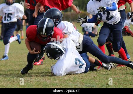 Sport autunnale, football americano giovanile Foto Stock