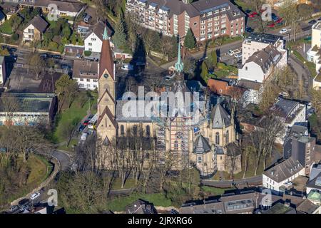 Fotografia aerea, torre della chiesa restauro cath. Chiesa di San Laurenziano nel distretto di Steele a Essen, zona della Ruhr, Renania Settentrionale-Vestfalia, Germania, pl Foto Stock