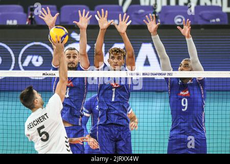 Jean Patry, Barthélémy Chinenyeze, Earving Ngapeth (Francia); Moritz Reichert (Germania). Campionato del mondo di pallavolo 2022. Foto Stock