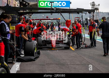 Stavelot, Belgio, 26th agosto 2022, Charles Leclerc, di Monaco, compete per la Scuderia Ferrari. Prova, 14° round del campionato di Formula 1 2022. Credit: Michael Potts/Alamy Live News Foto Stock