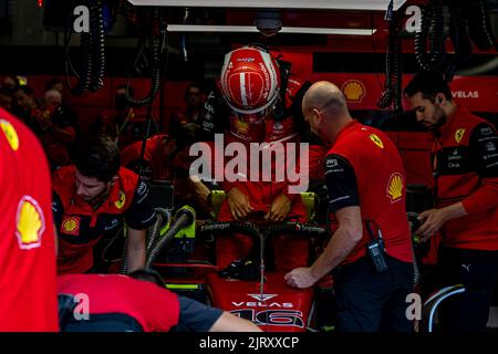 Stavelot, Belgio, 26th agosto 2022, Charles Leclerc, di Monaco, compete per la Scuderia Ferrari. Prova, 14° round del campionato di Formula 1 2022. Credit: Michael Potts/Alamy Live News Foto Stock