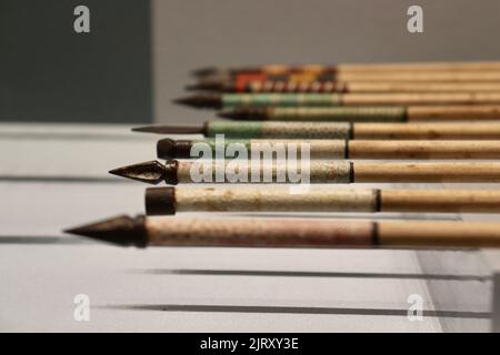 Uno sguardo ravvicinato delle antiche frecce cinesi Foto Stock