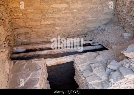 Strati di pavimenti nella sezione più antica di Pueblo Bonito, Chaco Culture National Historic Park, New Mexico, USA Foto Stock